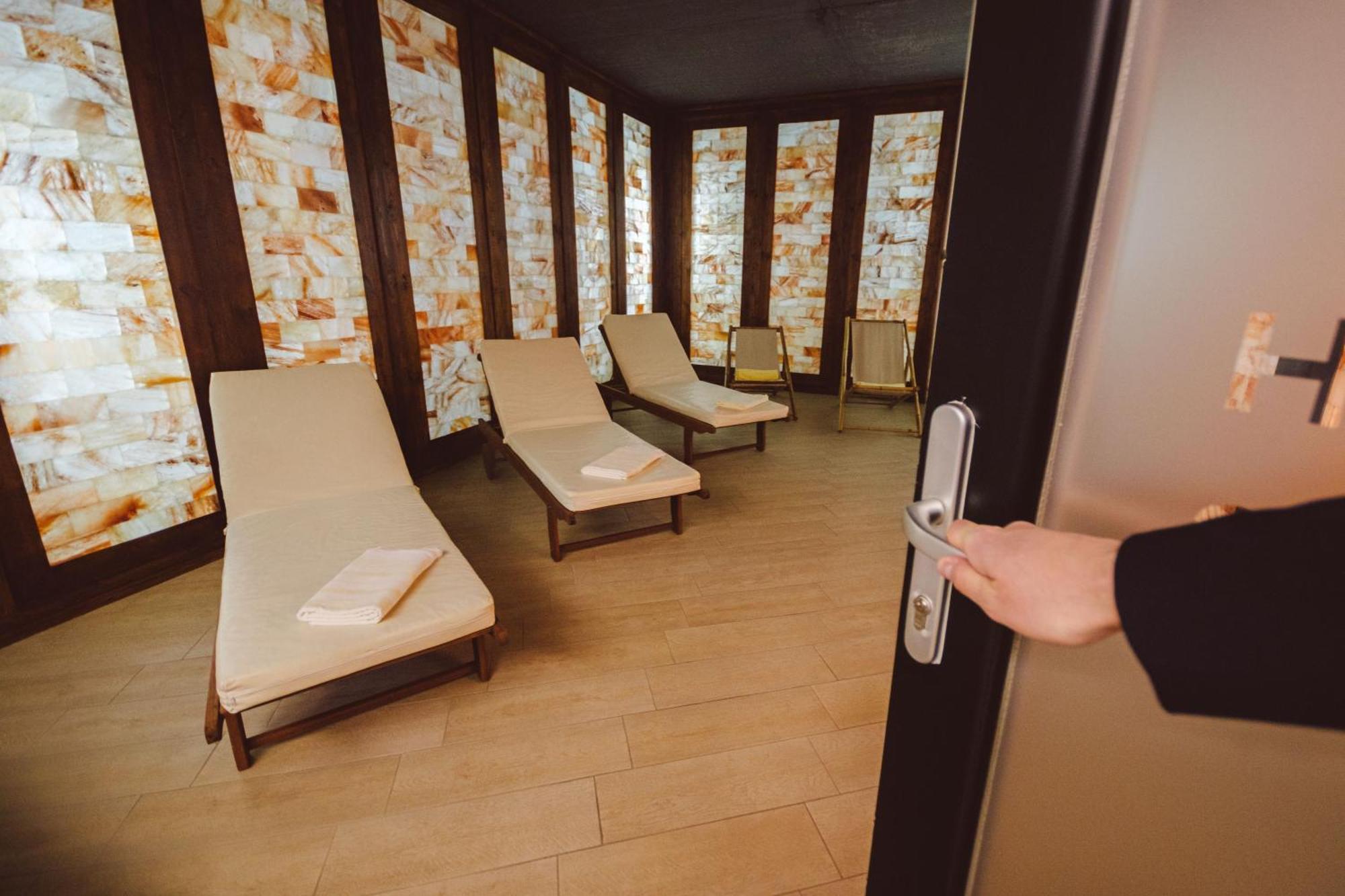 Star Hill Hotel & Spa Приштина Экстерьер фото