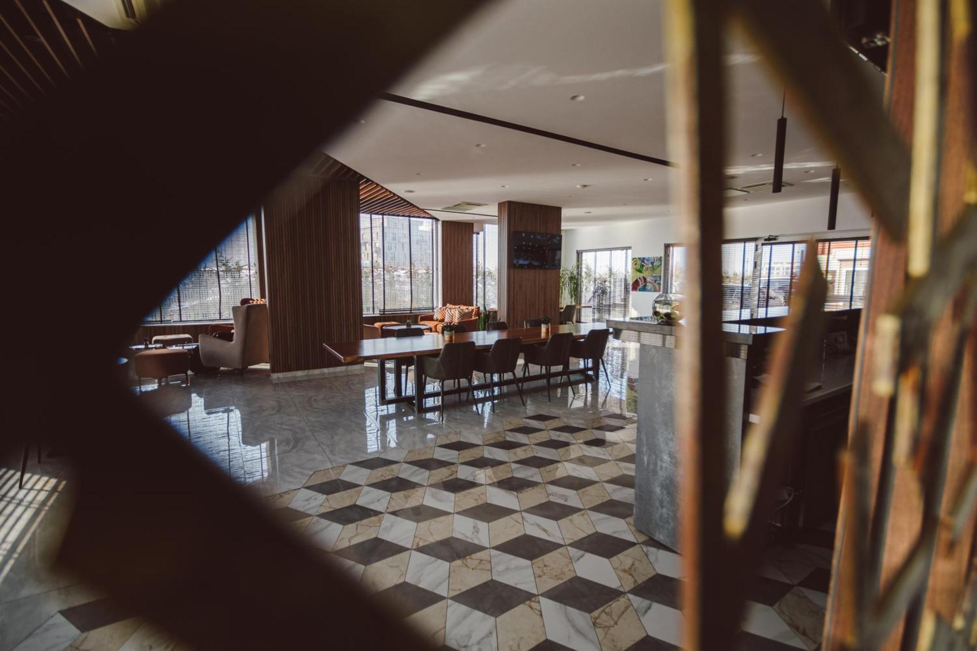 Star Hill Hotel & Spa Приштина Экстерьер фото